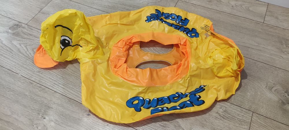 Koło do pływania dla dziecka niemowlaka