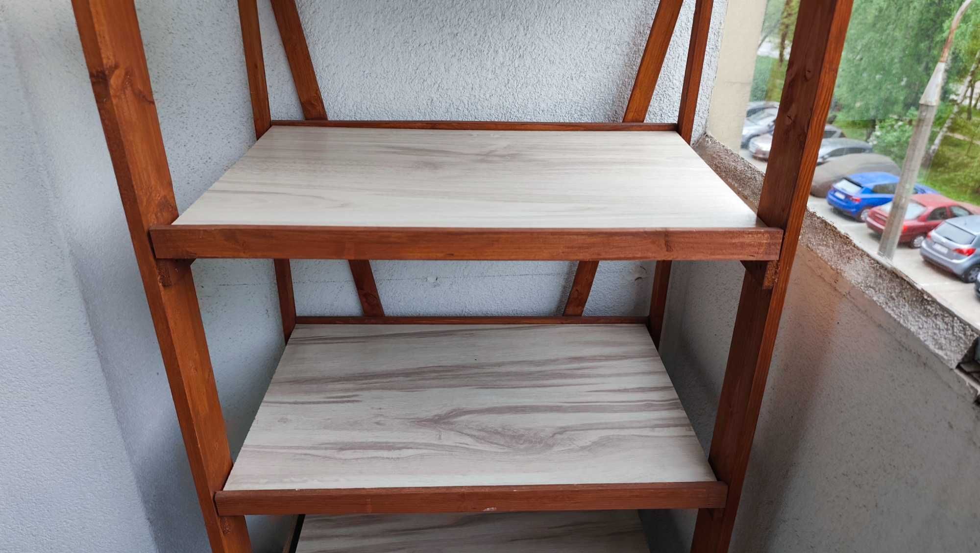 Sprzedam drewniany regał na balkon