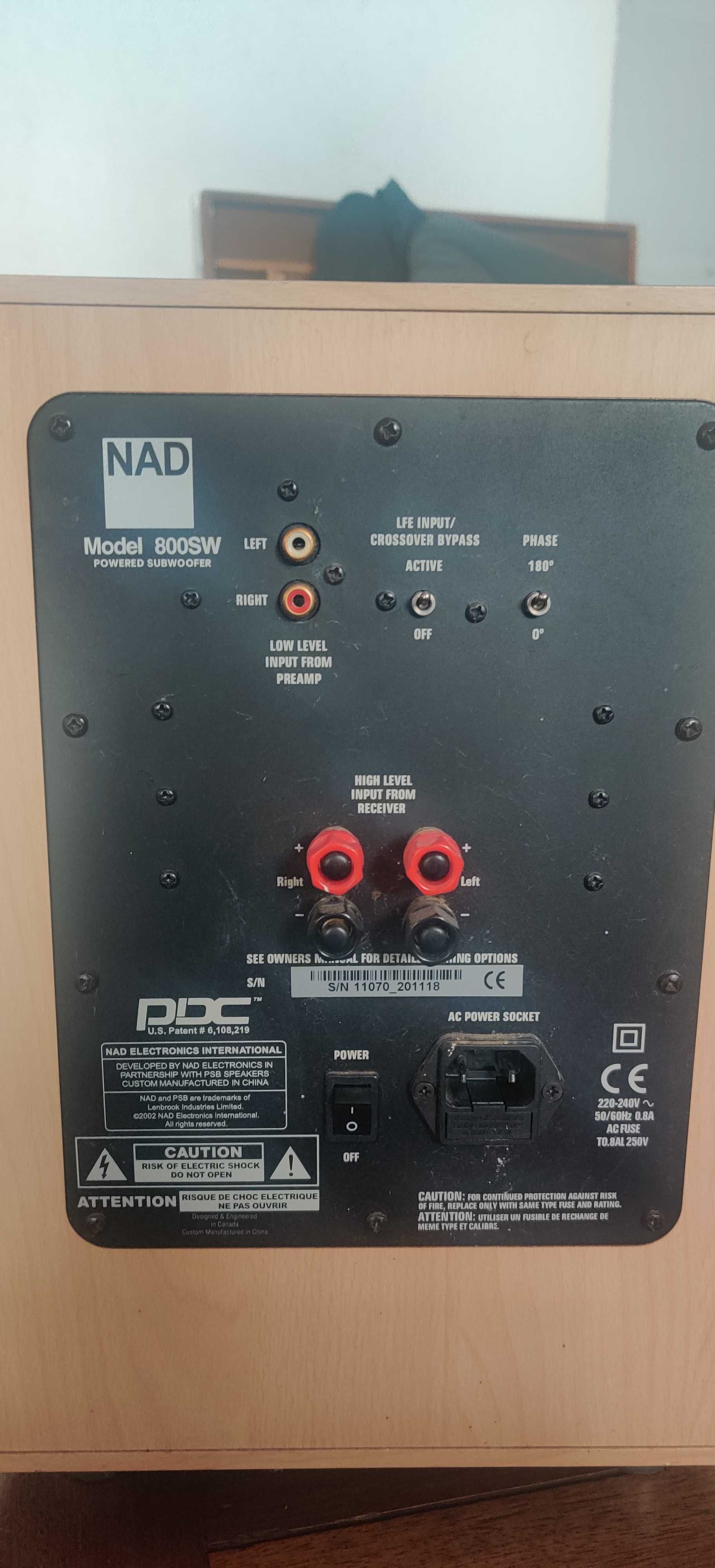 Coluna Subwoofer de estúdio NAD 800SW