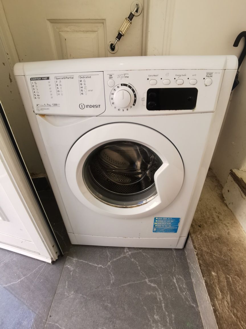 Máquina de lavar roupa Indesit