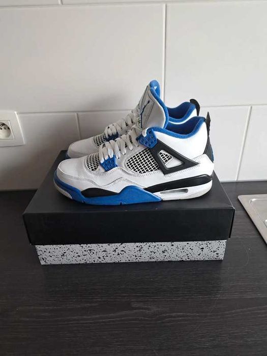 Jordan 4 Retro Motorsports R.42