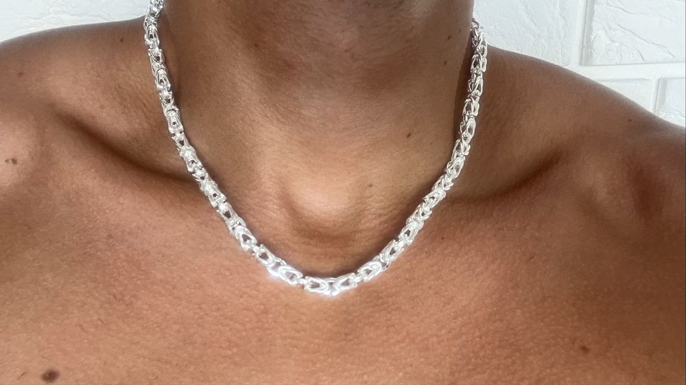 Srebrny stalowy łancuch splot królewski