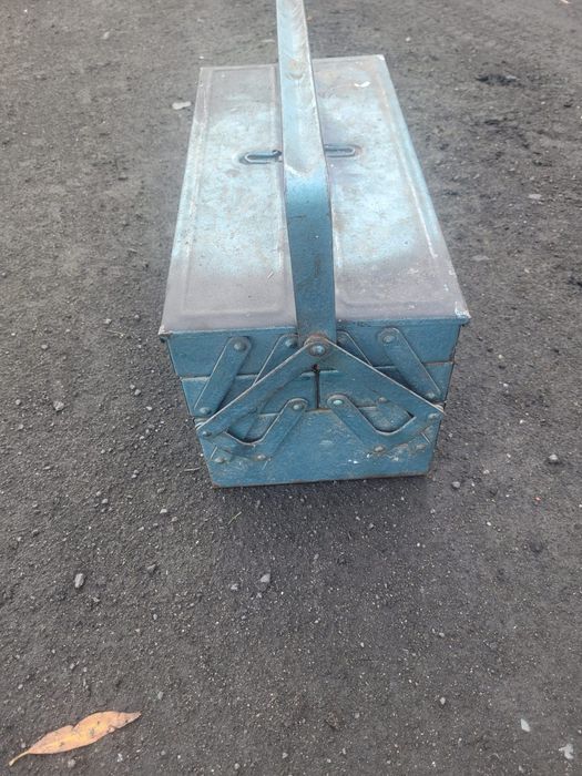 Skrzynka narzędziowa, stan oceniam na dobry