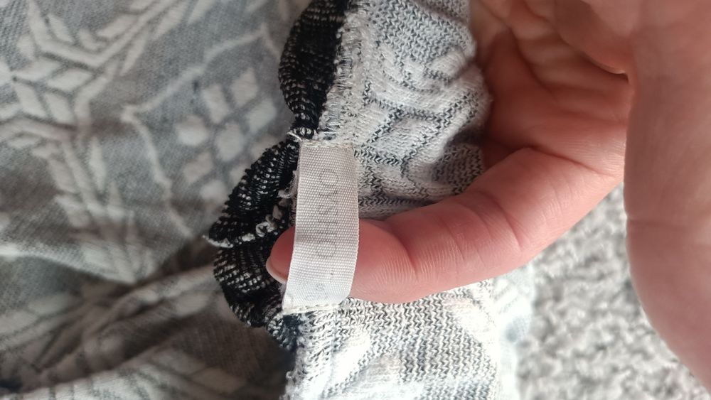 Spodnie z szeroką nagawką 34-36