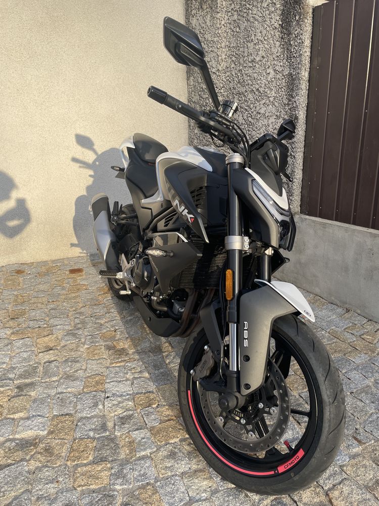 CF Moto 450 NK com poucos kms
