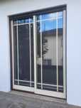 2 portas exteriores, 4 janelas, 3 portadas. Vendo se for o lote todo.