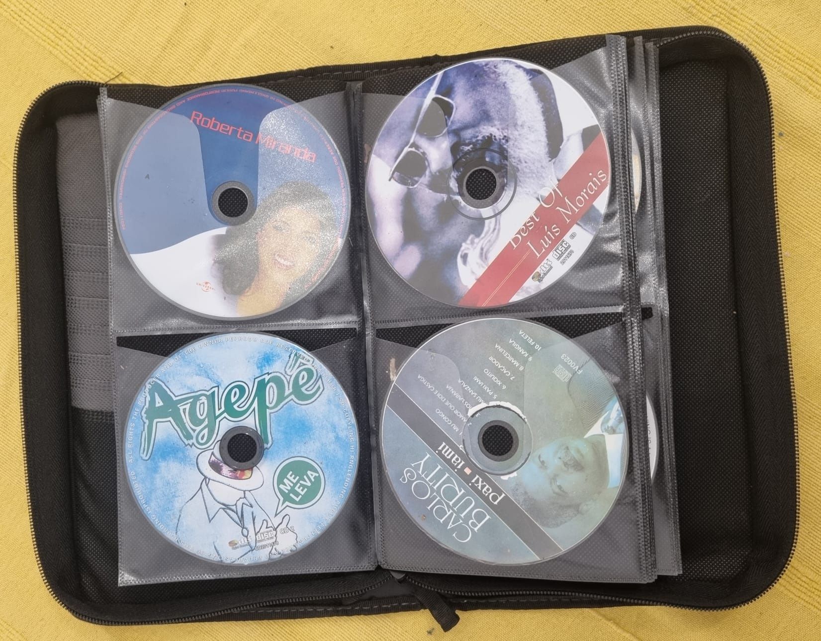 Mala de CDS vários Musicas Africanas alguns