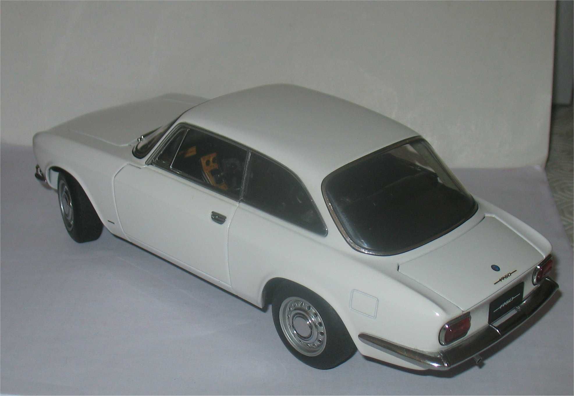 Auto Art - Alfa Romeo 1750 GTV RHD (Escala 1/18)