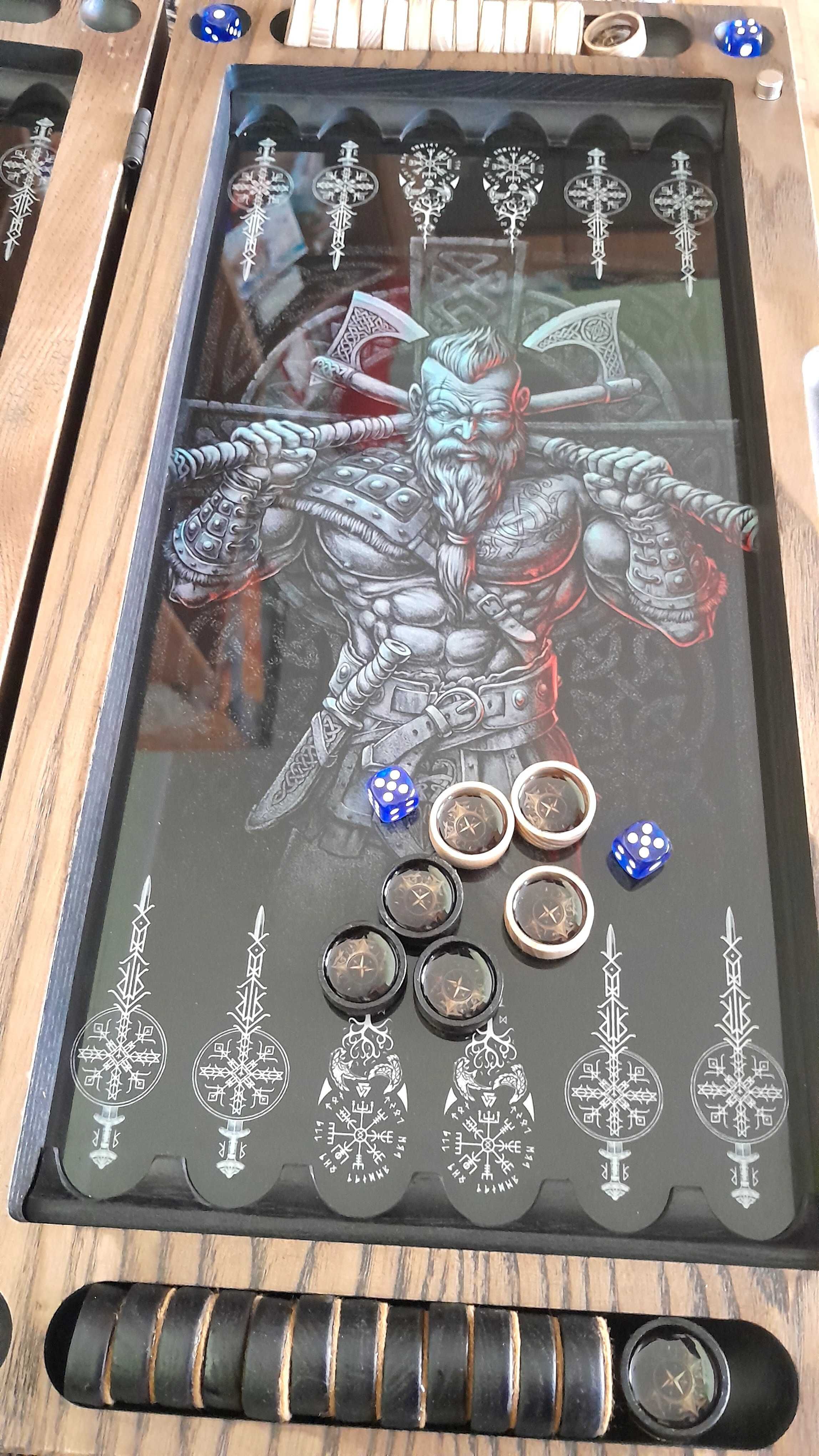 drewniany backgammon ze szkłem hartowanym