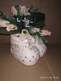 wazon w kształcie bucików niemowlęcych