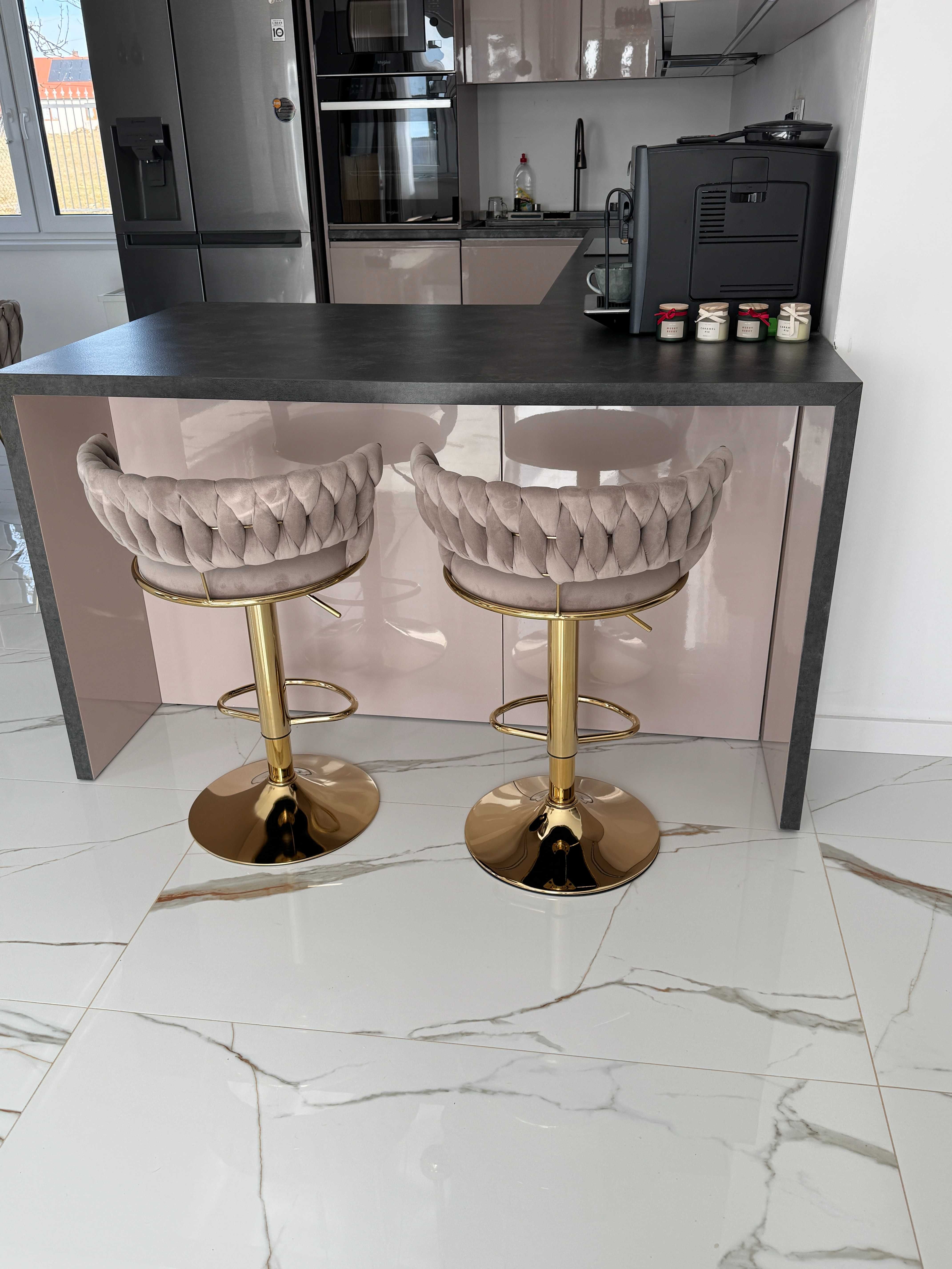 Beżowy Hoker Glamour – Stylowy, Wygodny, Regulowana Wysokość