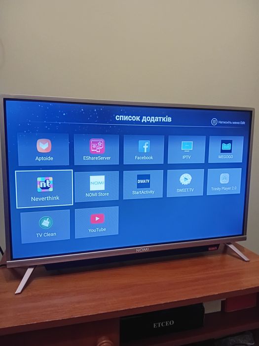 Продається телевізор 32 дюйма смарт.