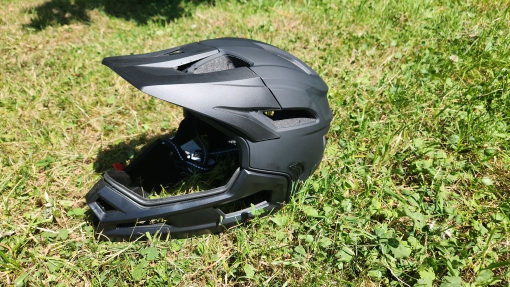 Kask rowerowy full face.