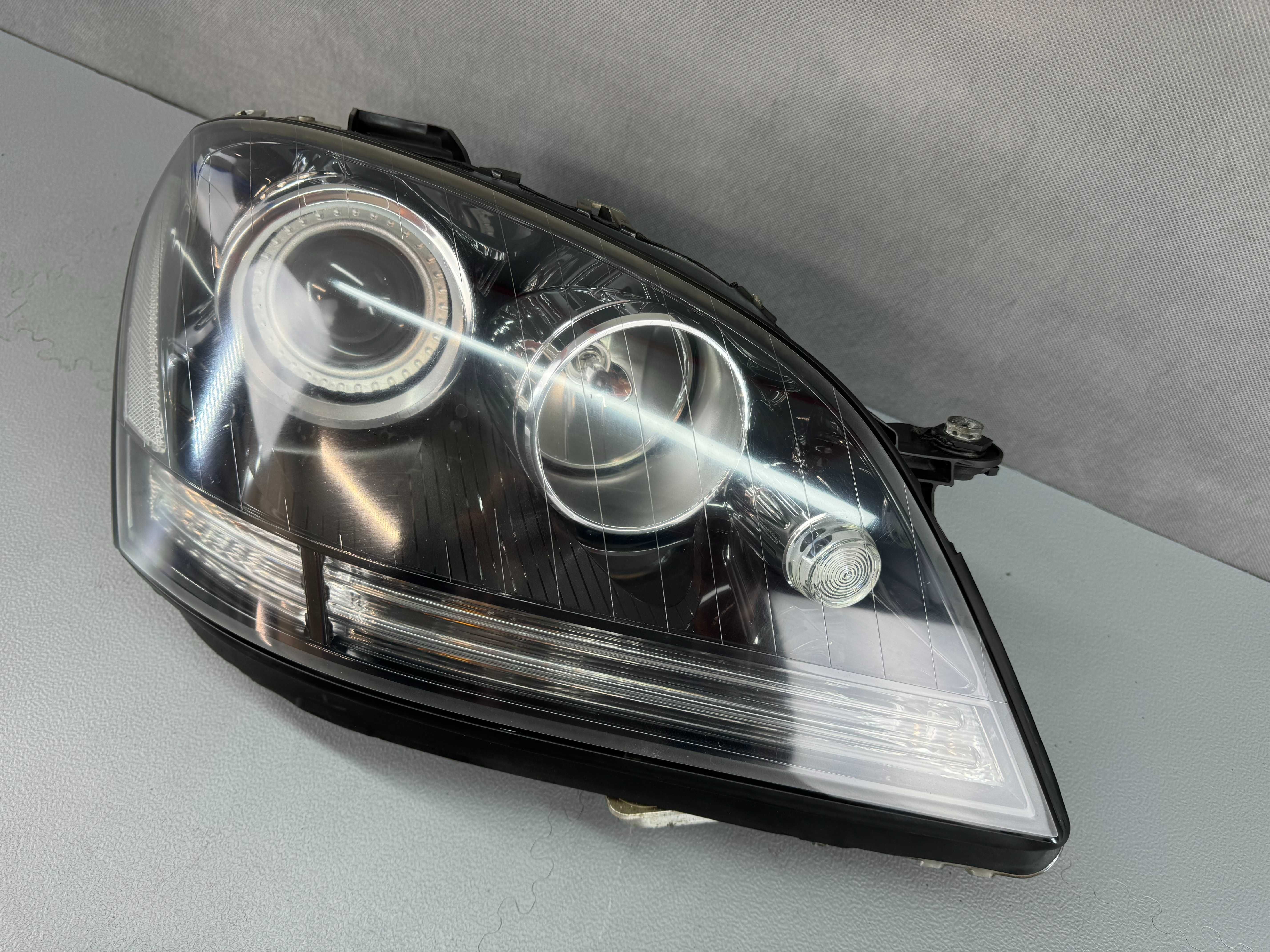 Mercedes W164 Lampa Przód Prawa Czarny Środek Bi-Xenon SKRĘTNY Skrętna