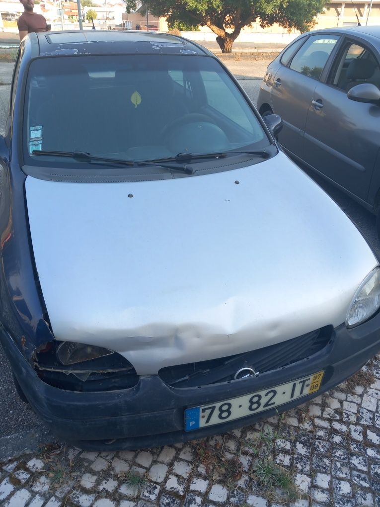 Carro Opel com radiador ruim e farol tem que trocar