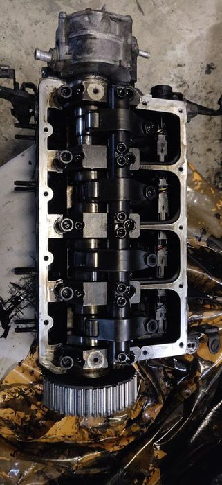 Головка блоку циліндрів