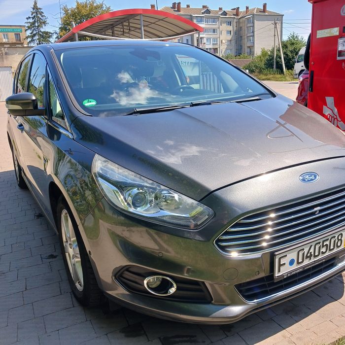 Ford S-Max 2016.