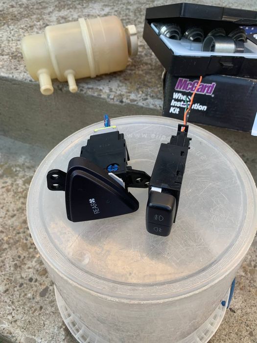 Цена за 2 Кнопки свет печка противотуманки Mitsubishi Grandis MR190953