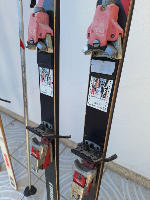 3 pares de skis vintage em bom estado