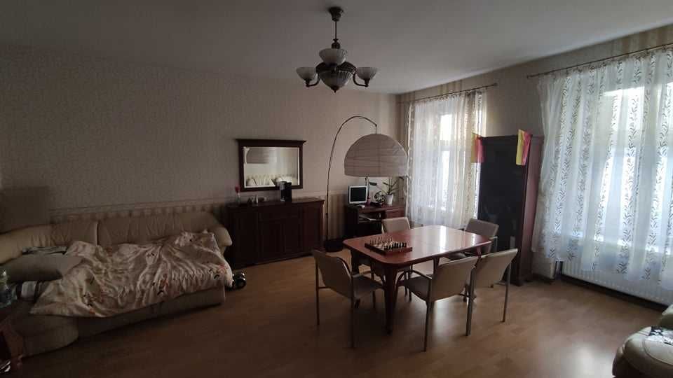 Wynajmę duże 3-pokojowe przestronne mieszkanie blisko rynku.