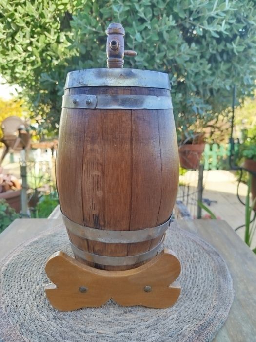 Pipa artesanal de madeira completa.