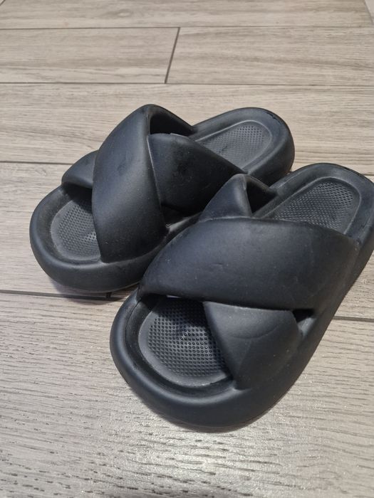 Взуття для дівчинки(шльопанці)