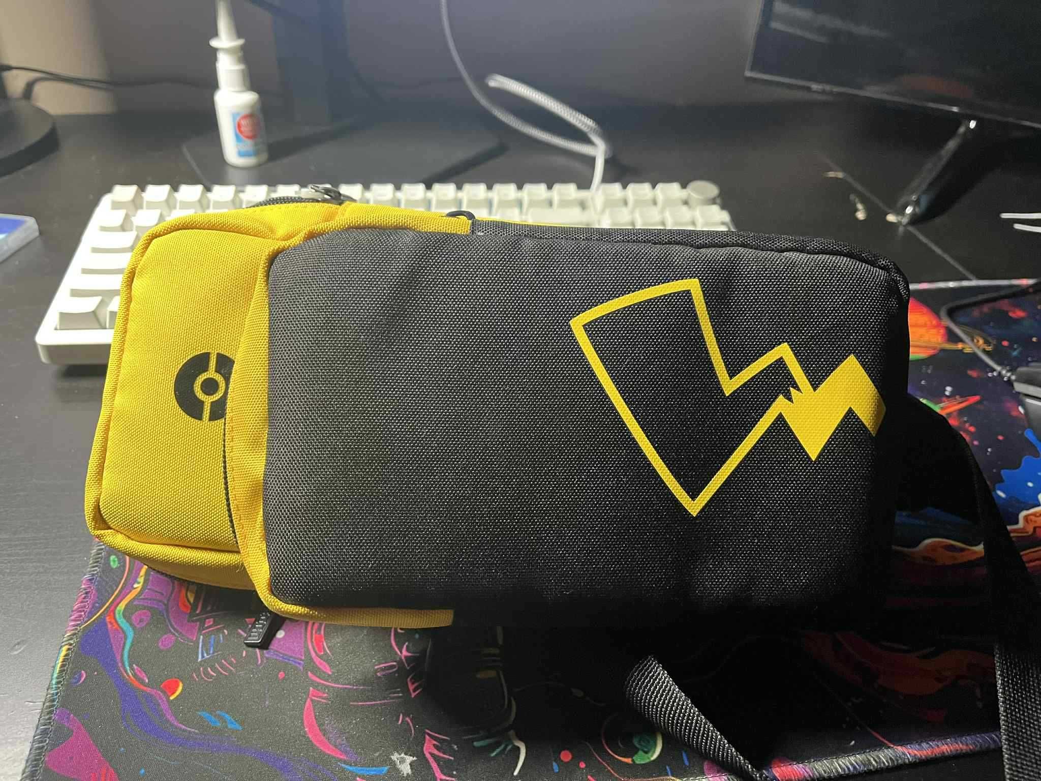Nintendo Switch Pikachu & Eevee Edition + pokrowiec