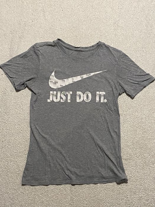 Футболка Nike Сіра