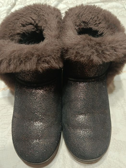 Продам угі для дівчинки