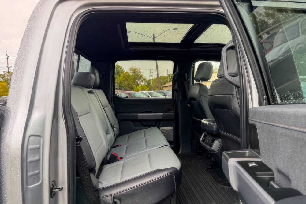 Ford F-150 Lightning Lariat      2022