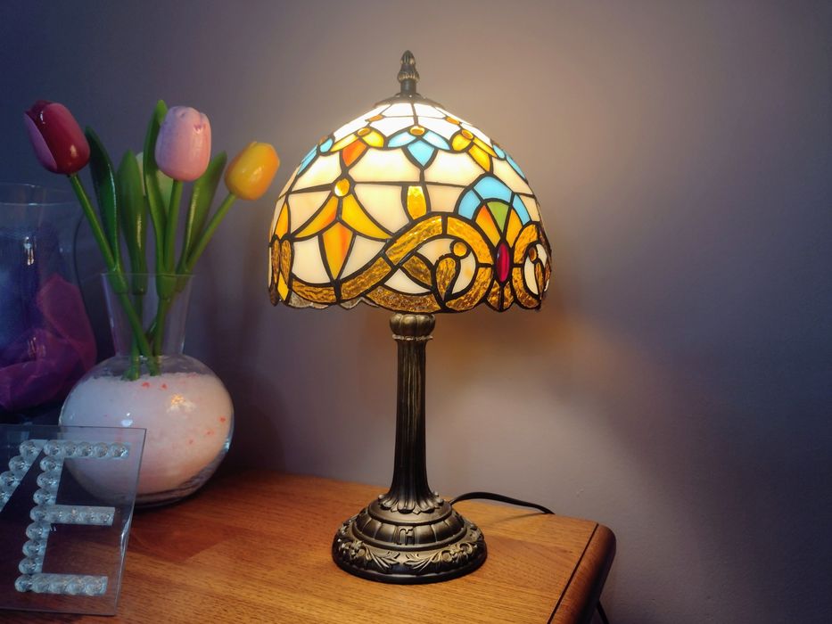 Lampa stołowa w stylu Tiffany