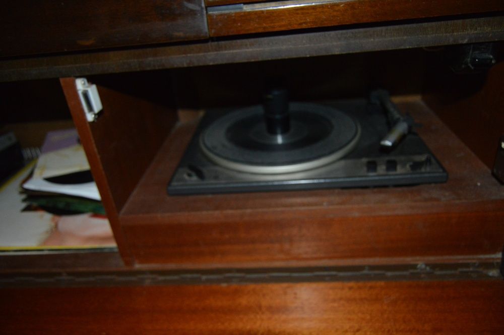 Gira Discos Antigo Grundig (Promoção da Semana)