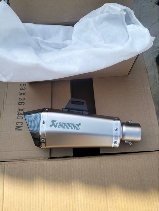 Прямоток Akrapovic, довжина 34 сантиметри