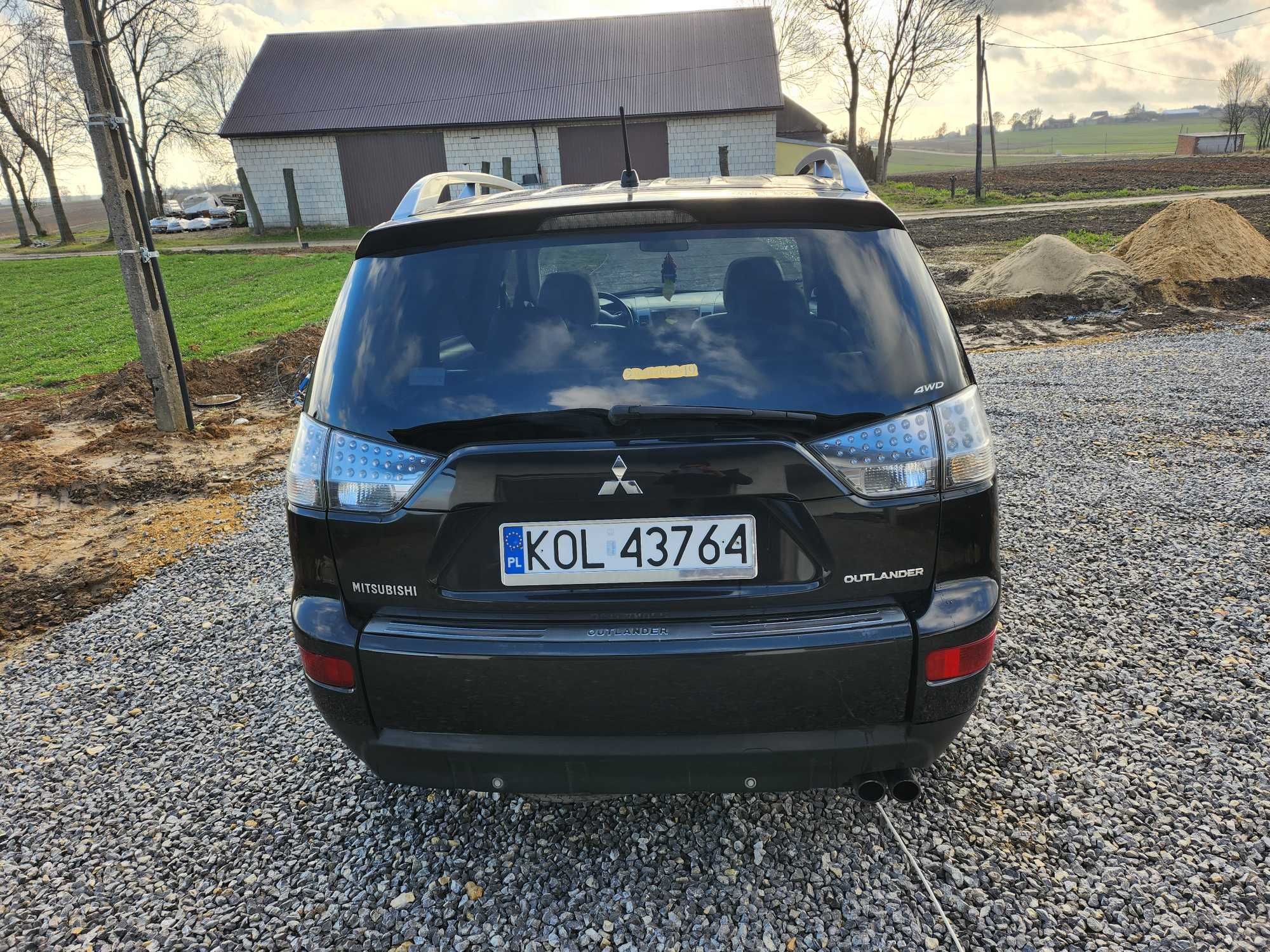Outlander 2 4x4 skóra Xenon nawigacja 7 osob