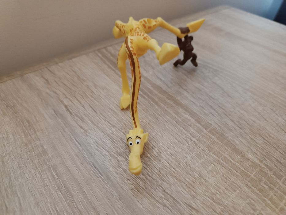 2012 Madagaskar 3 Melman Giraffe & Monkey McDonalds Happy Meal