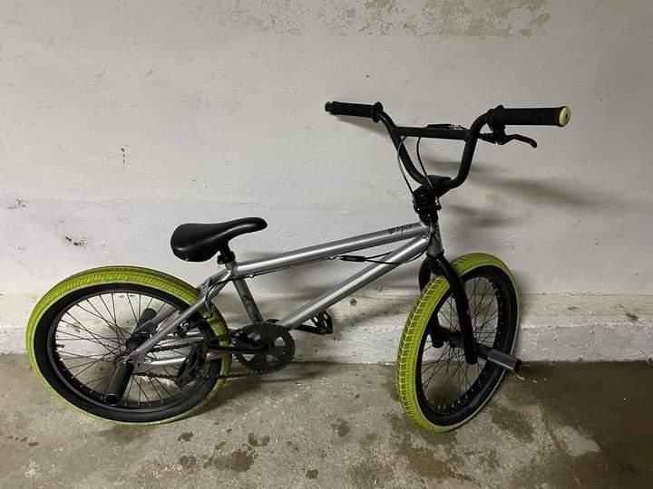 Bmx em bom estado unico dono.Preço negociavel