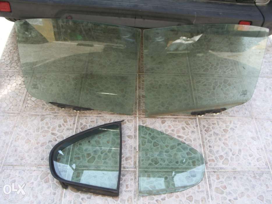 Vidros das portas e cantos traseiros e forra porta de rover 25