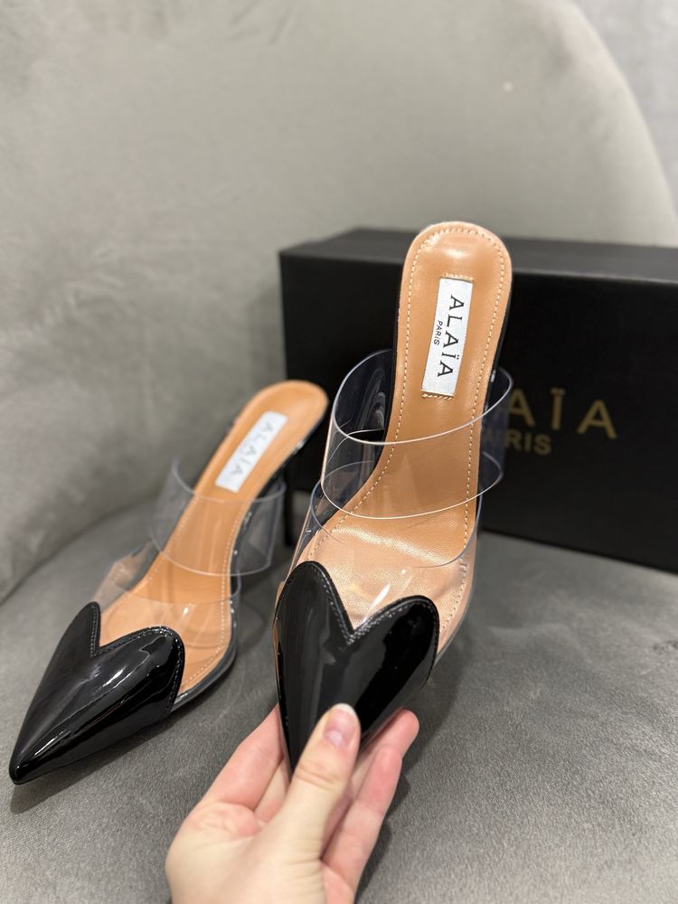 Туфлі alaia босоножки на каблуке