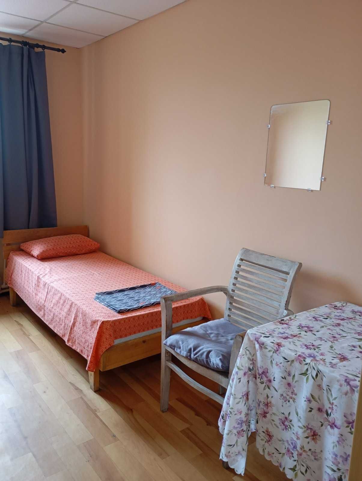 Хостел Двомісний номер доба 400 грн