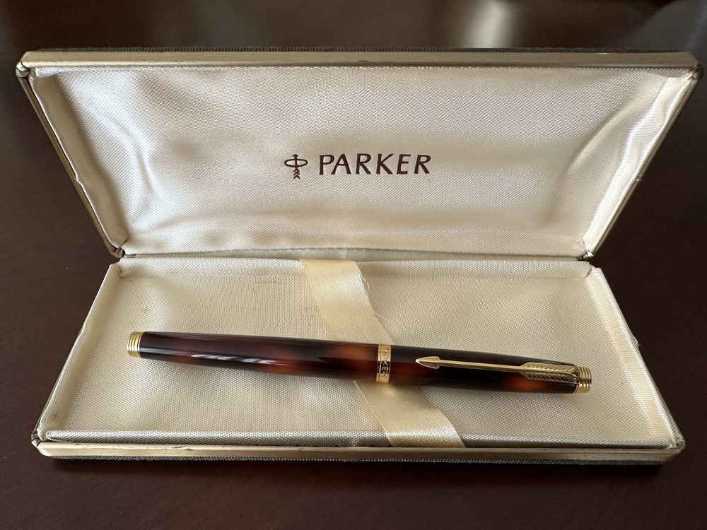 Caneta Parker 75 em Laca Chinesa Castanha com Aparo em Ouro 18 kilates