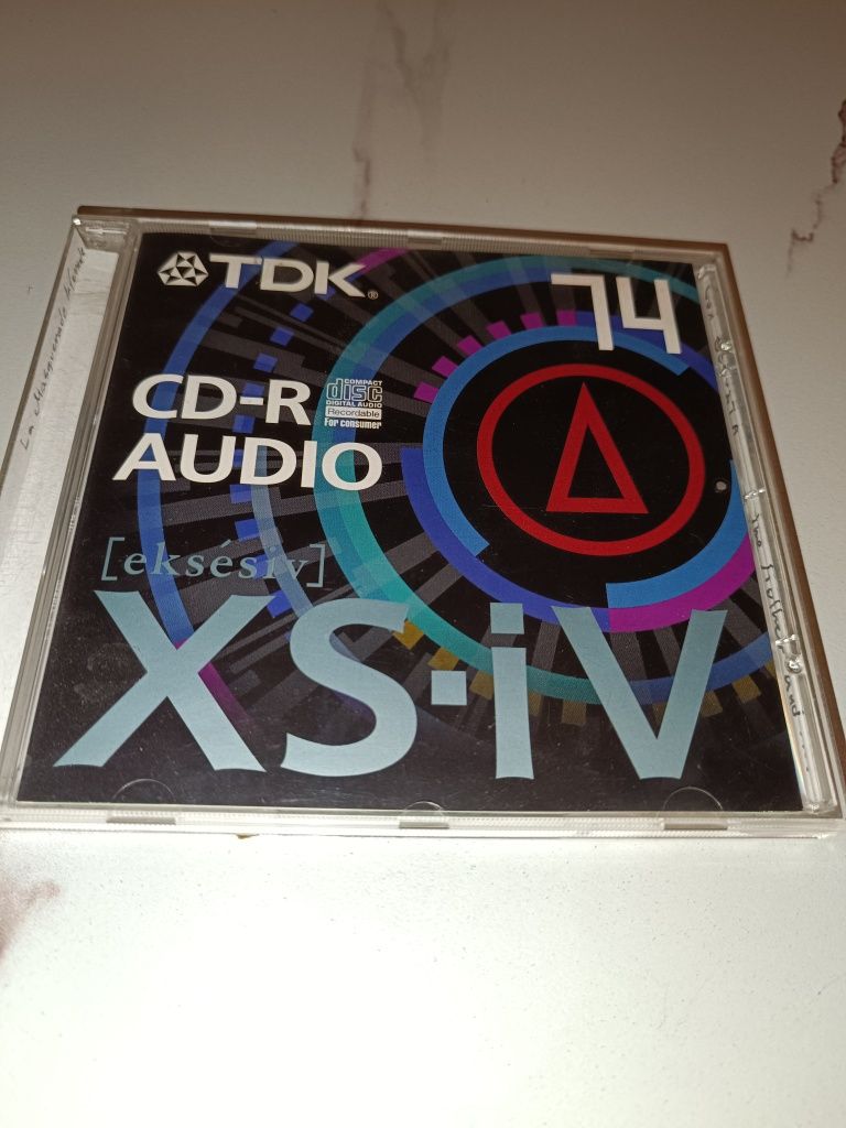 Płyty cd-r audio z muzyką metalową tłoczone przez Taiyo Yuden
