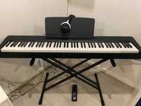 Piano digital Yamaha P-145 B