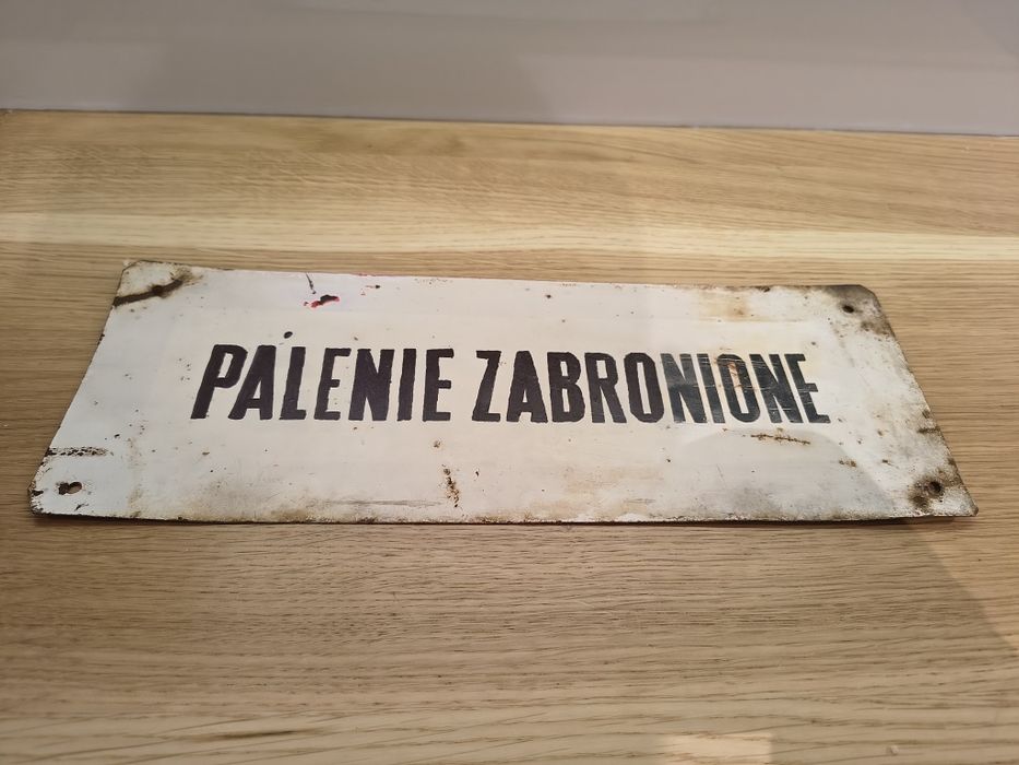 Stara tablica z Prl Palenie Zabronione