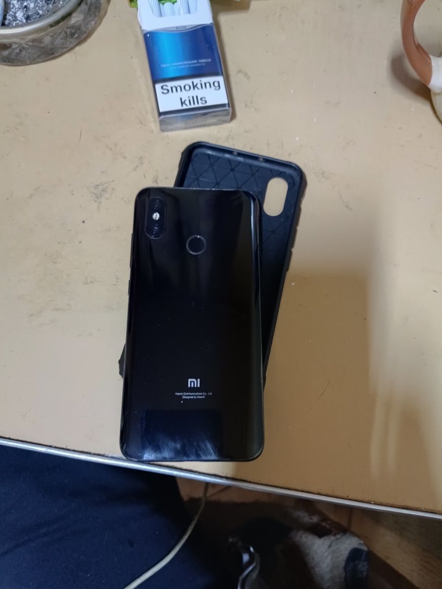 Телефон Xiaomi MI 8 6/128 черный