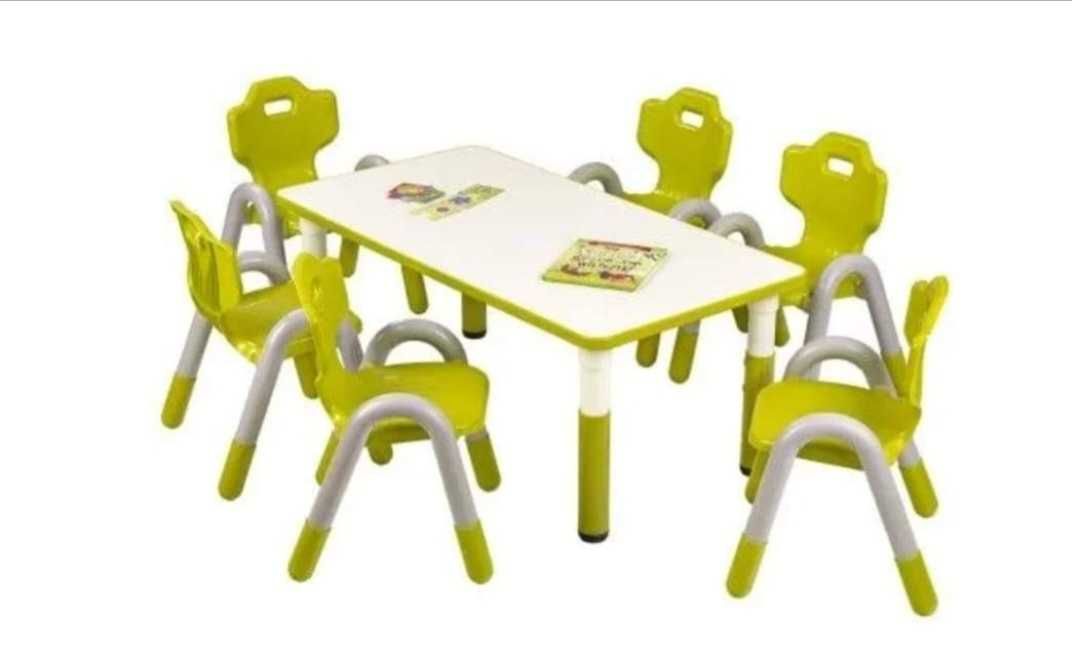 Regulowany stolik + 4 krzesełka HIPPER