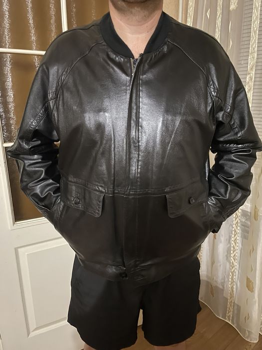 Чоловічий шкіряний бомбер
