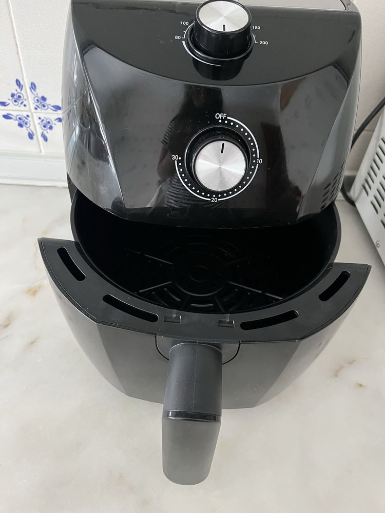 Airfryer preta disponível