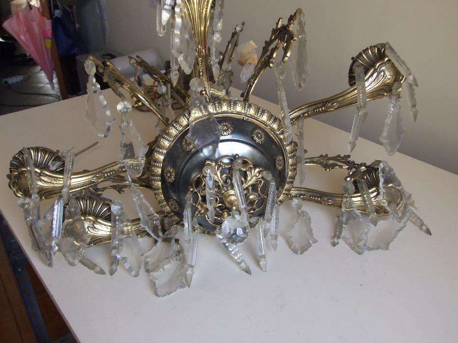 Lustre em latão e vidro