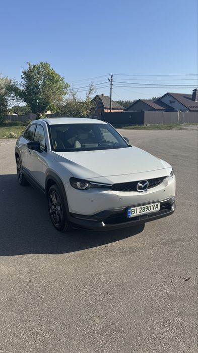 Електромобіль Mazda MX-30 2021 року