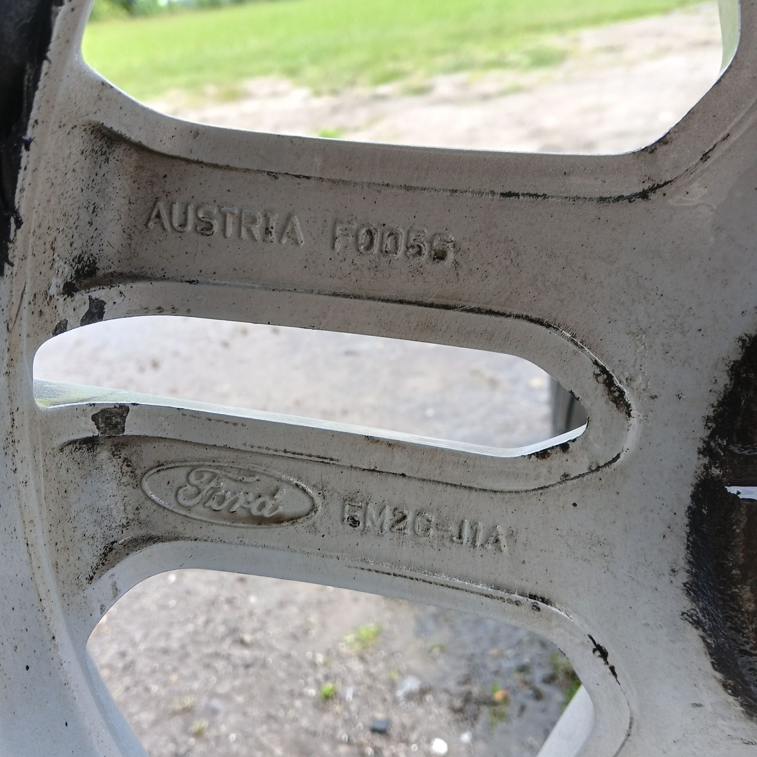 Felgi z oponami zimowymi Ford Kuga 6 szt.